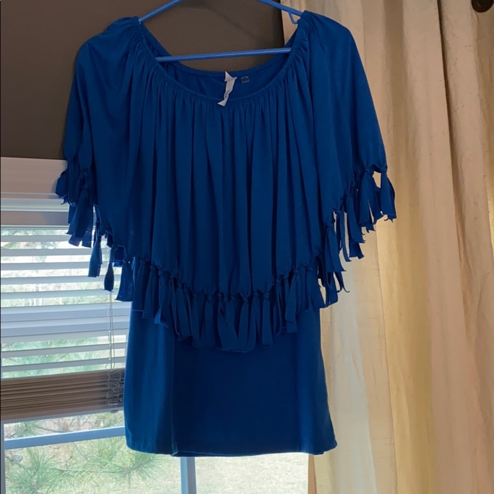 Beautiful off/on shoulder shirt with tassels